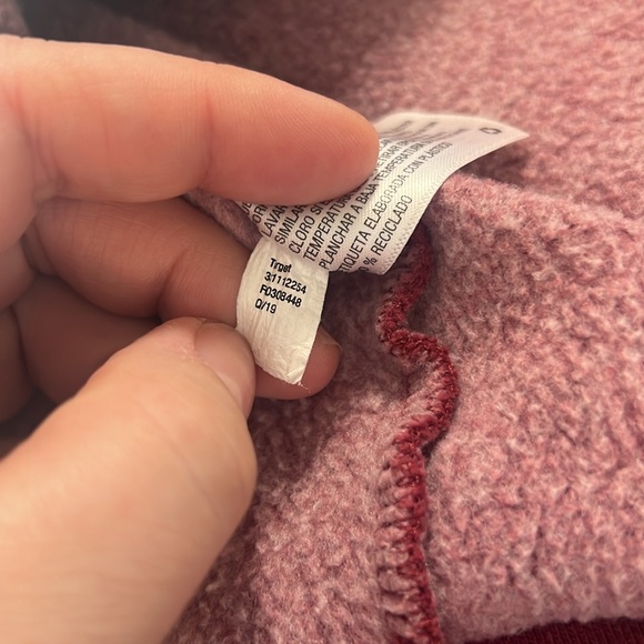 Wild Fable Women’s Cut Off Burgundy New York Hoodie Small - Picture 7 of 7